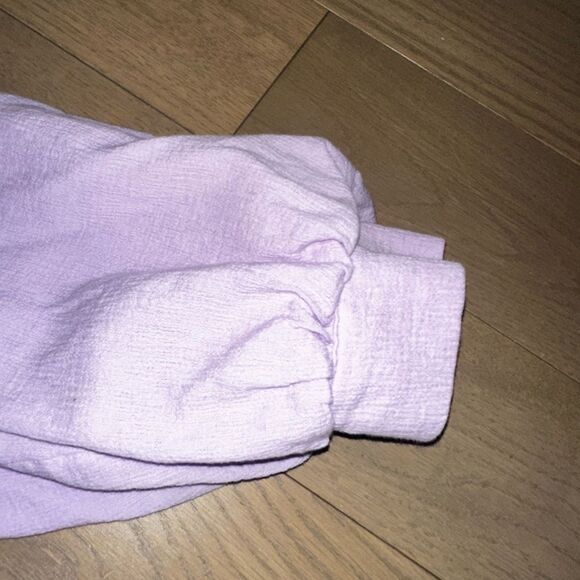 Lavender blouse with puffy sleeves - Picture 3 of 3